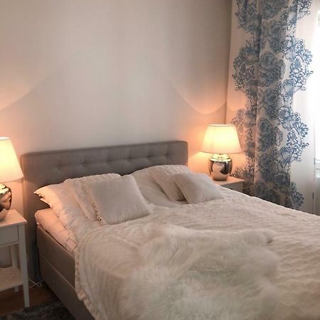 רובניימי Crystal Suites 1 מראה חיצוני תמונה